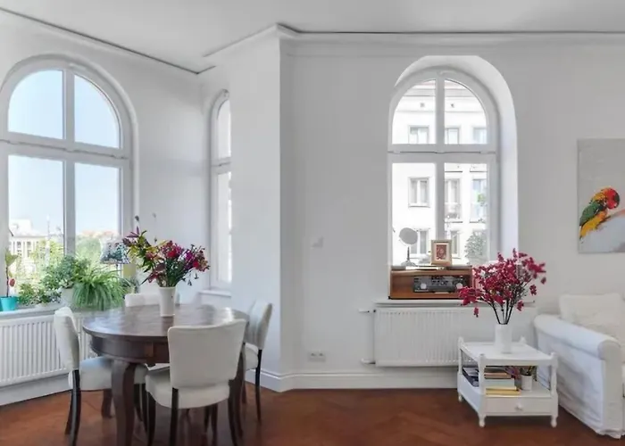 Luxury Apartment In Center Town!