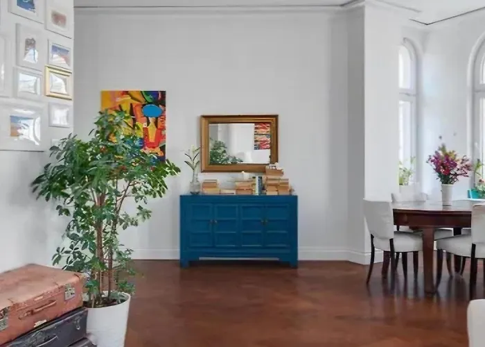 Luxury Apartment In Center Town!